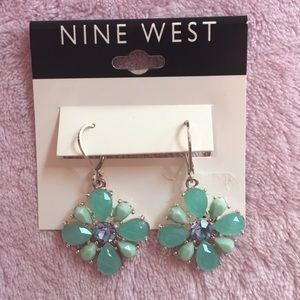Nine West: flower earrings